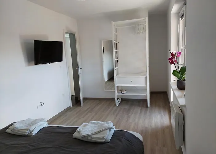 Trubarjeva33, Near Ljubljana, Free Parking アパート