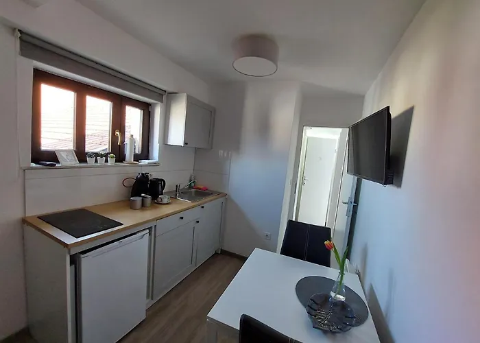 Trubarjeva33, Near Ljubljana, Free Parking アパート