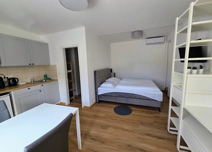 Trubarjeva33, Near Ljubljana, Free Parking アパート